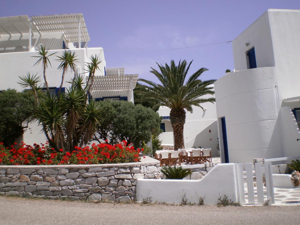 Nicos Studios & Apartments Logaras Eksteriør billede