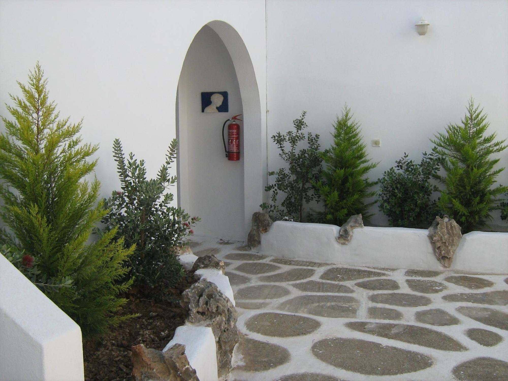 Nicos Studios & Apartments Logaras Eksteriør billede