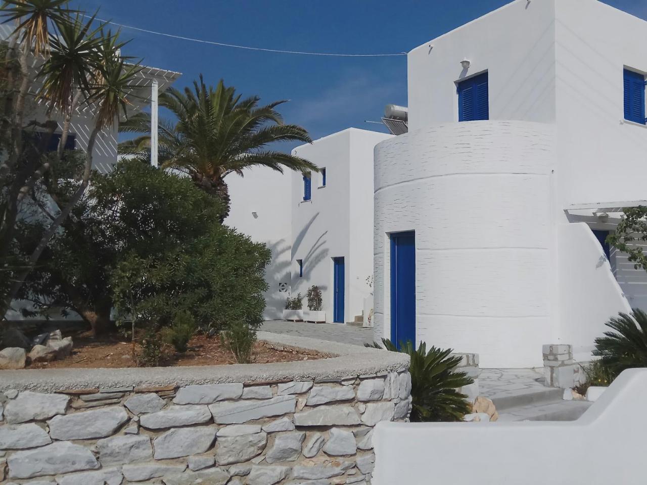 Nicos Studios & Apartments Logaras Eksteriør billede